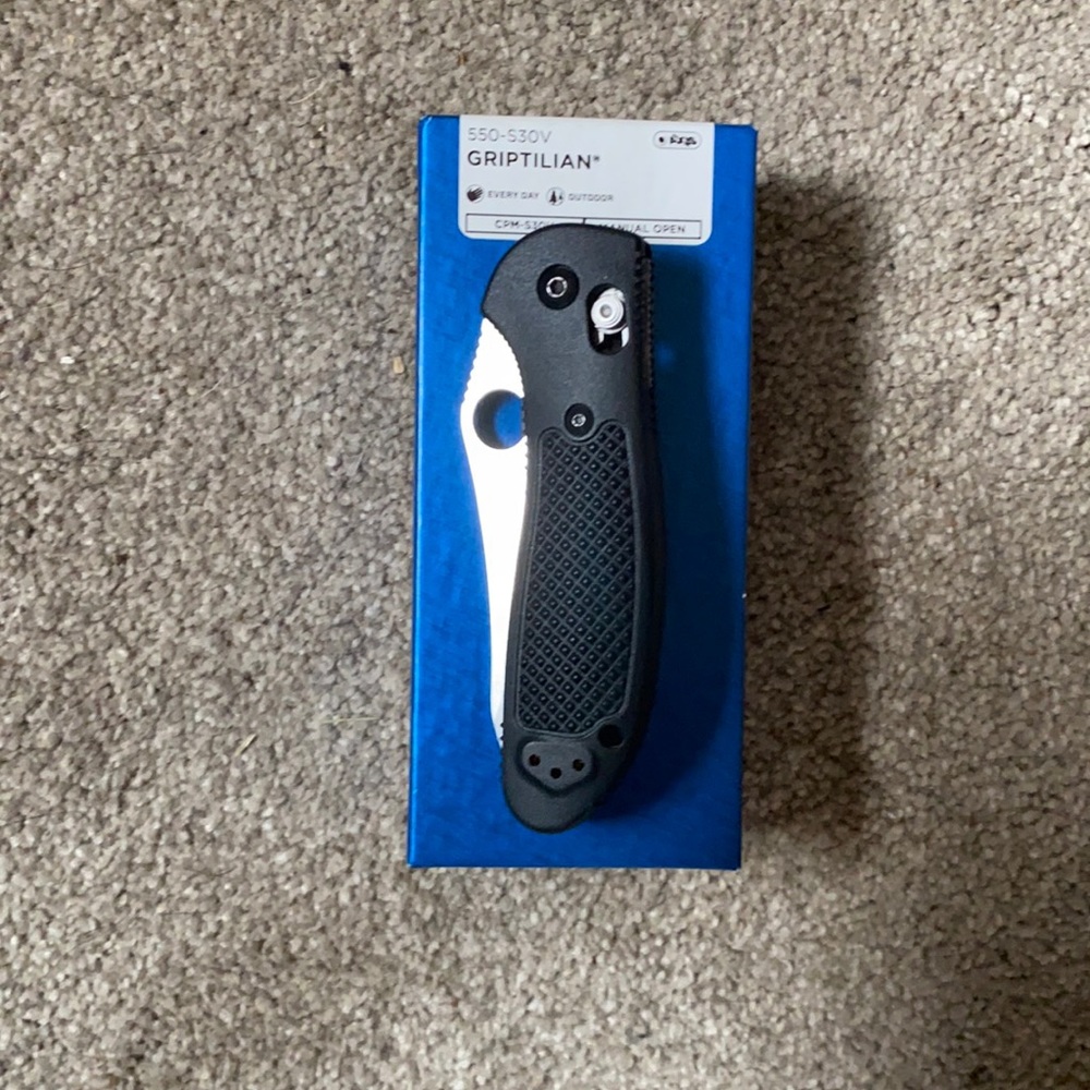 Benchmade griptilian with the hole instead of thumb stud great tool